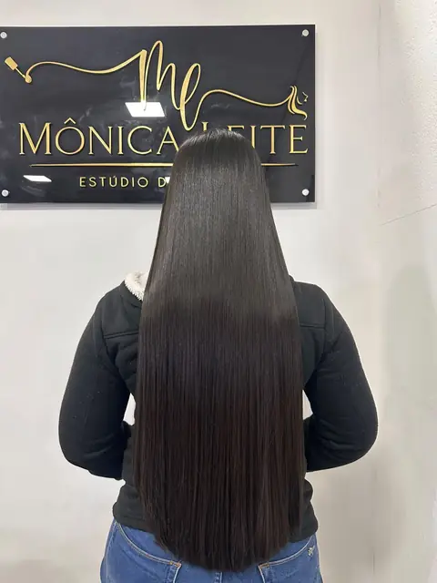 Cabelo preto liso e brilhante